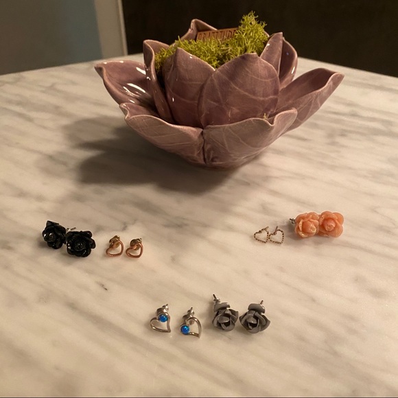 Bundle of 6 sets of flower and heart stud earrings - Picture 2 of 8